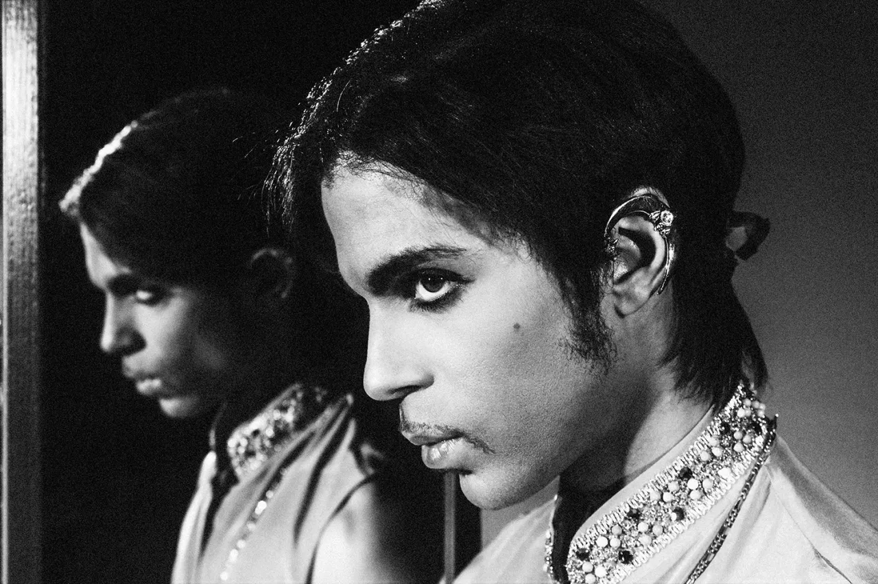 Moon in the Mirror, Paisley Park Studios, 1999 © Steven Parke