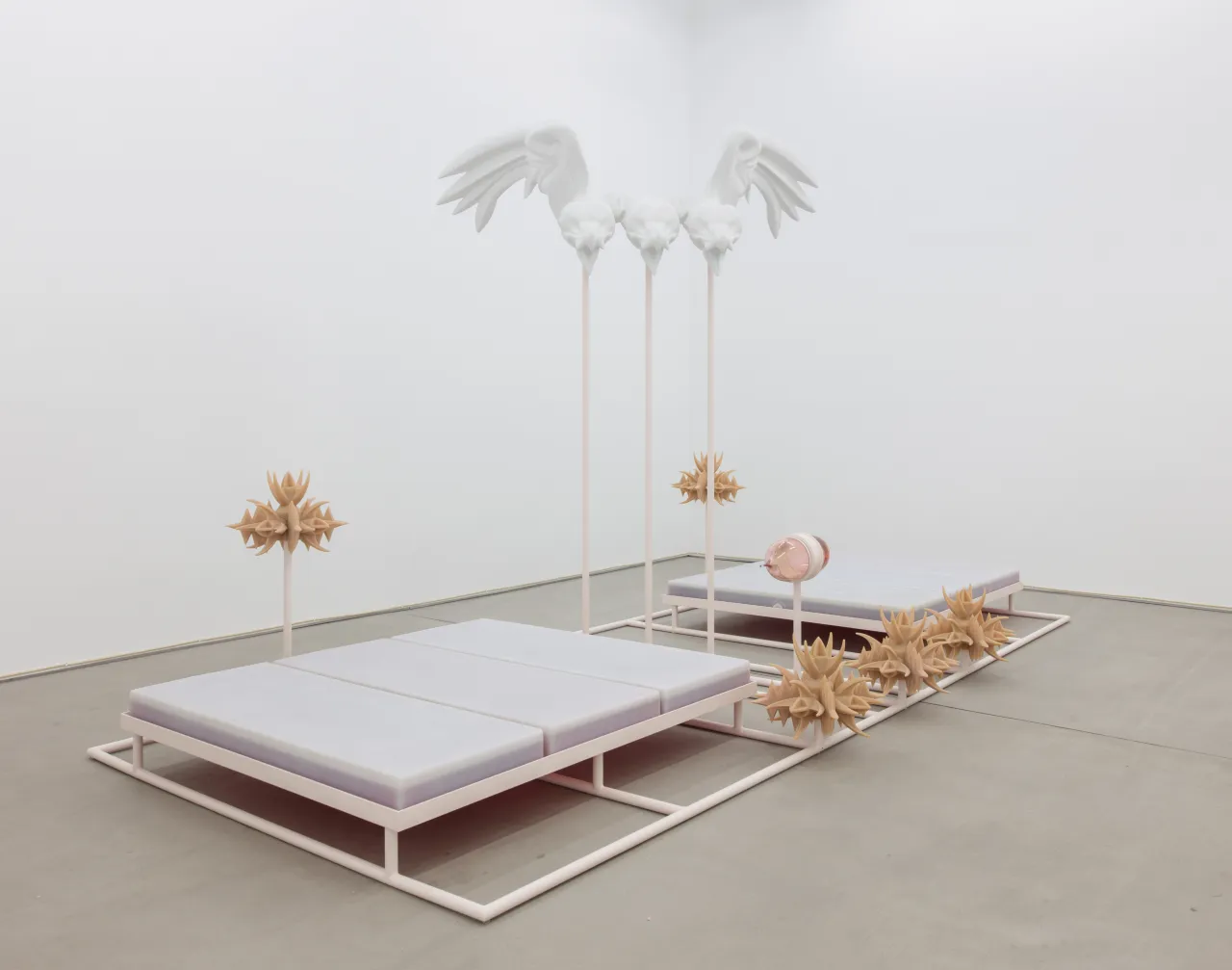Marguerite Humeau HARRY II (BODY), 2017 Polystyrene, resin, fibreglass, white paint, acrylic parts, sprayed metal stand, water tanks, *raptors* – sourced on an anti-climbing security systems website – cast in artificial human skin, rubber, glass artificial Blood-sucking organ, artificial human blood, sound Stan Narten, JSP Photography Courtesy the artist and C L E A R I N G New York / Brussels