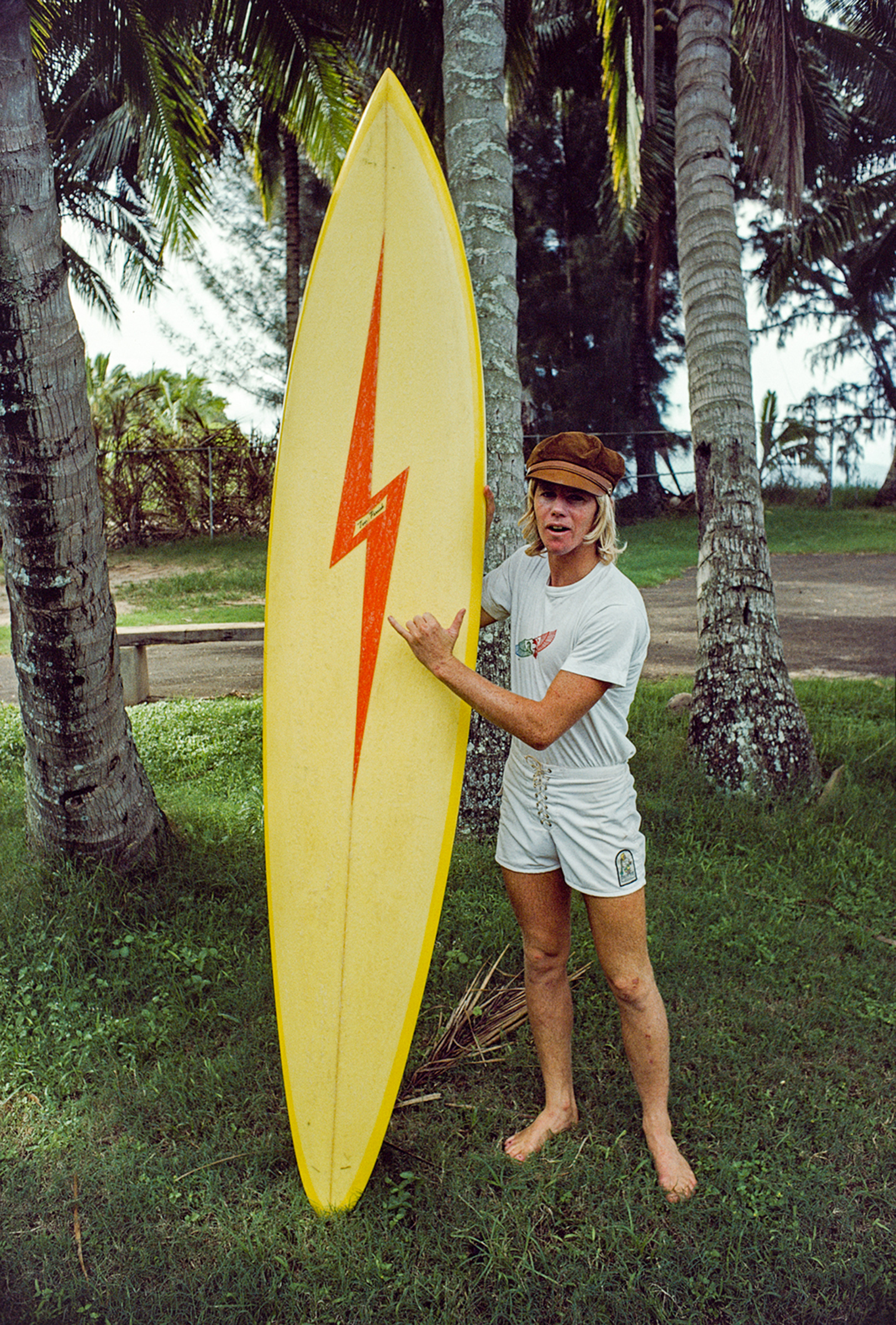 Wayne “Rabbit” Bartholomew, Ke Iki Road, Oahu, Hawaii 1976 – Photo © Jeff Divine