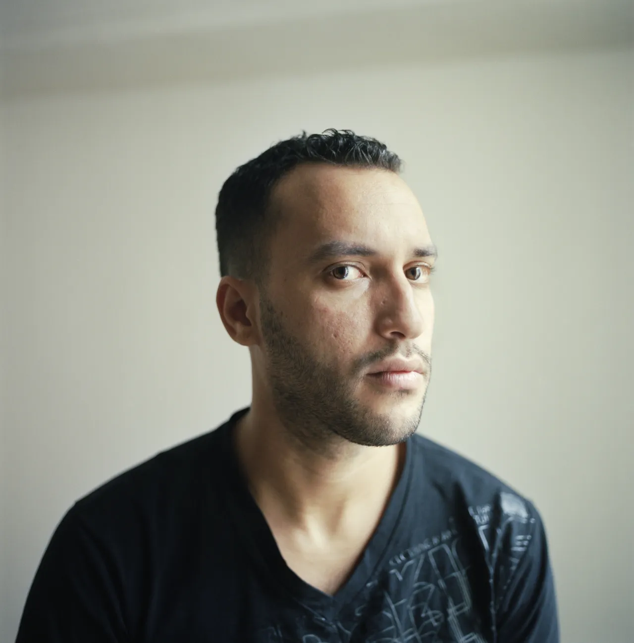 Hassan, Paris © Lia Darjes: “I still consider myself cultural Muslim, but I am not a believer anymore. In a certain period in my life, my friends may have called me an on-off Muslim. During this time, I was not really believing anymore but still wanted to experience a more moderate and contemporary Islam – an Islam of today. I wanted to meet people who manage to be queer and Muslim at the same time. But I still think it is better for homosexual people not to believe in a God in any way. If you do, it is very difficult. It creates a lot of problems – psychological problems. The main reason why I quit Islam is because I am homosexual. I don’t manage to be both. It was very difficult for me not to believe that there is a God and that Mohammed is his prophet, hard not to believe in a lot of things that are comfortable. Not believing in destiny. Not believing that anything that happens to you is not already planned by God for you. Not believing that there is a judge that judges what happens on earth. I needed a lot of time to really consider myself an unbeliever. I don’t miss my faith – not believing is more comfortable for me than believing.”