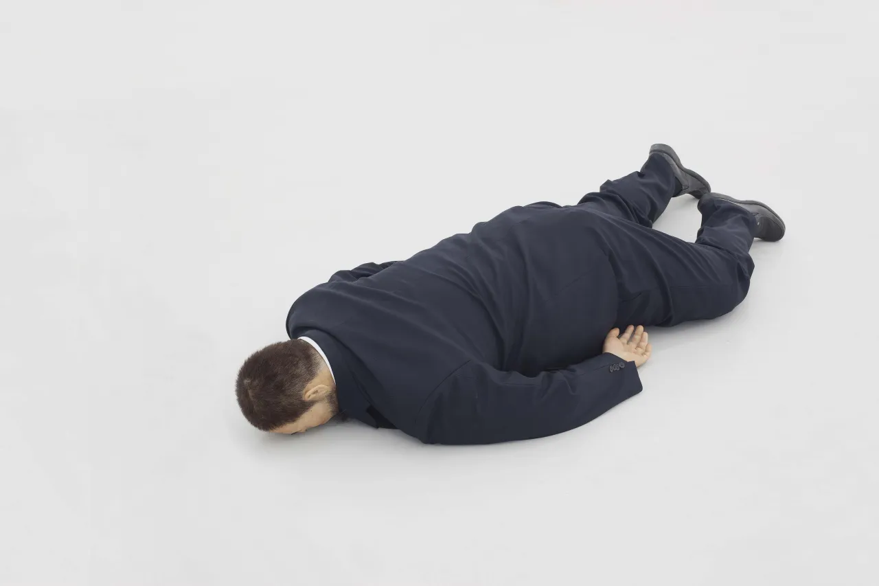 He Xiangyu, The Death of Marat, 2011 Fiberglass, silica gel Courtesy Sigg Collection © He Xiangyu