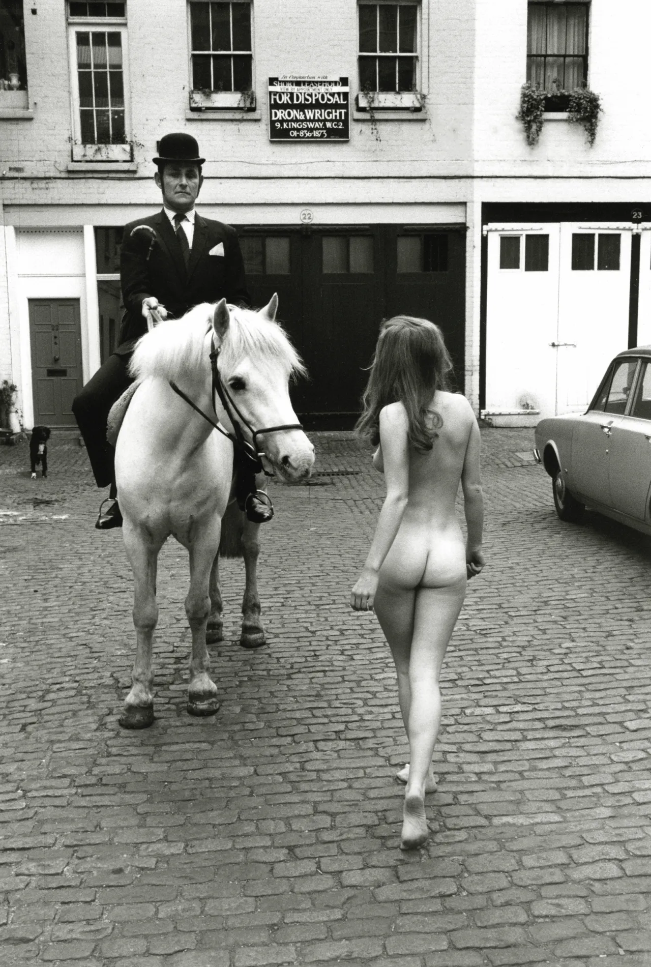 Bare Essentials – near Knightsbridge, 1969 © Frank Habicht 2018. All photography courtesy of Hatje Cantz