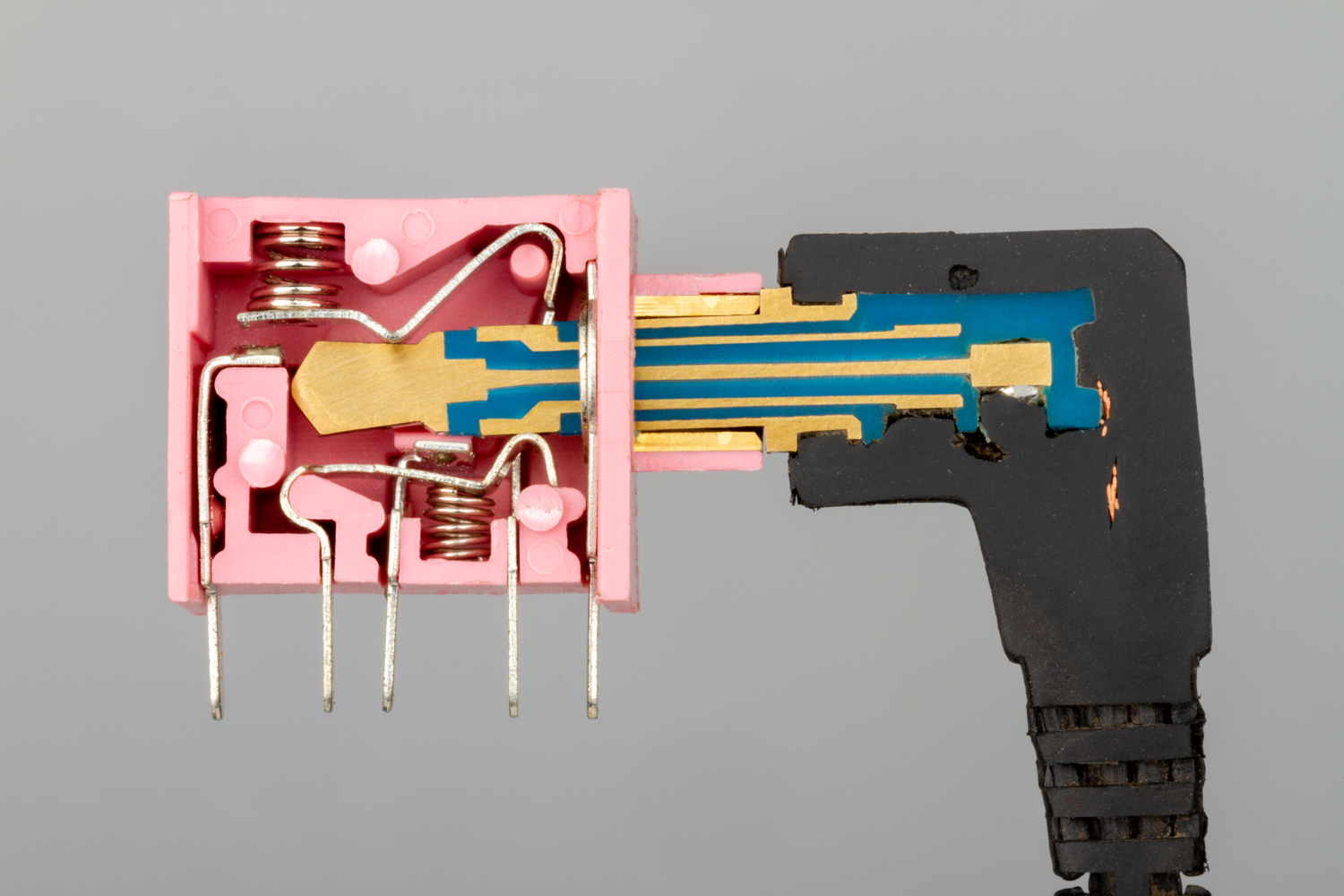 3.5 mm headphone plug and jack in cross section © Open Circuits. Photography by Windell Oskay