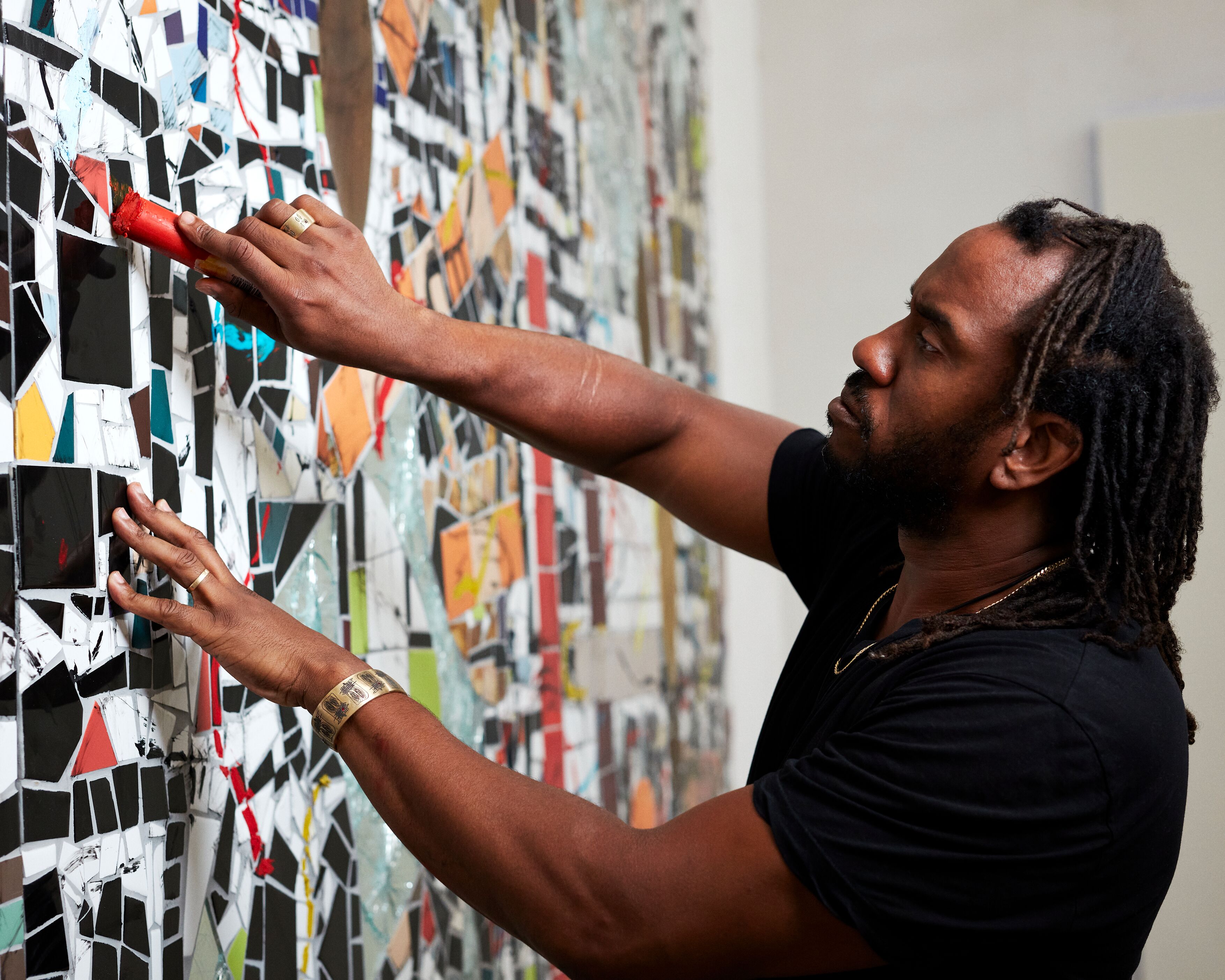 Rashid Johnson in the studio  2020  © Rashid Johnson  Courtesy the artist and Hauser & Wirth  Photo: Axel Dupeux