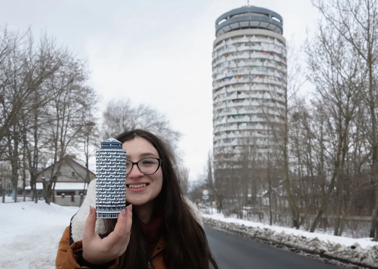Chisinau. “Romanița” Collective Housing Tower. Photo by Mihail Kalarashan for Zupagrafika. 2017. ©Zupagrafika. All images © Zupagrafika 2012-2017. Main image: Chisinau. “Romanița” Collective Housing Tower. Photo by Mihail Kalarashan for Zupagrafika. 2017. ©Zupagrafika