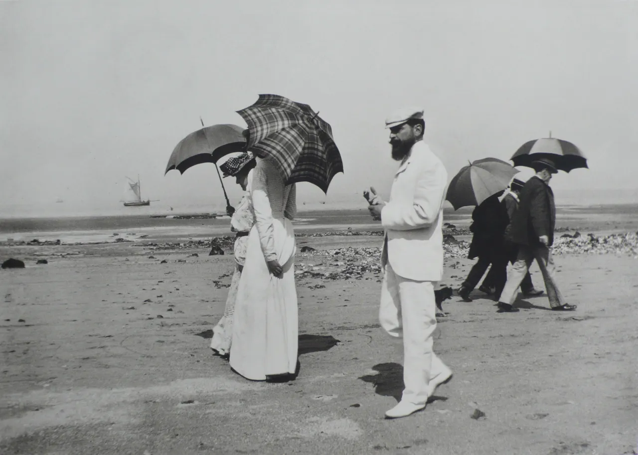 J.H. Lartigue © Ministère de la Culture - France / A.A.J.H.L. ‘Cousin Caro and M. Plantevigne, Villerville, 1906’. Via direct submission | All images courtesy of Michael Hoppen Gallery